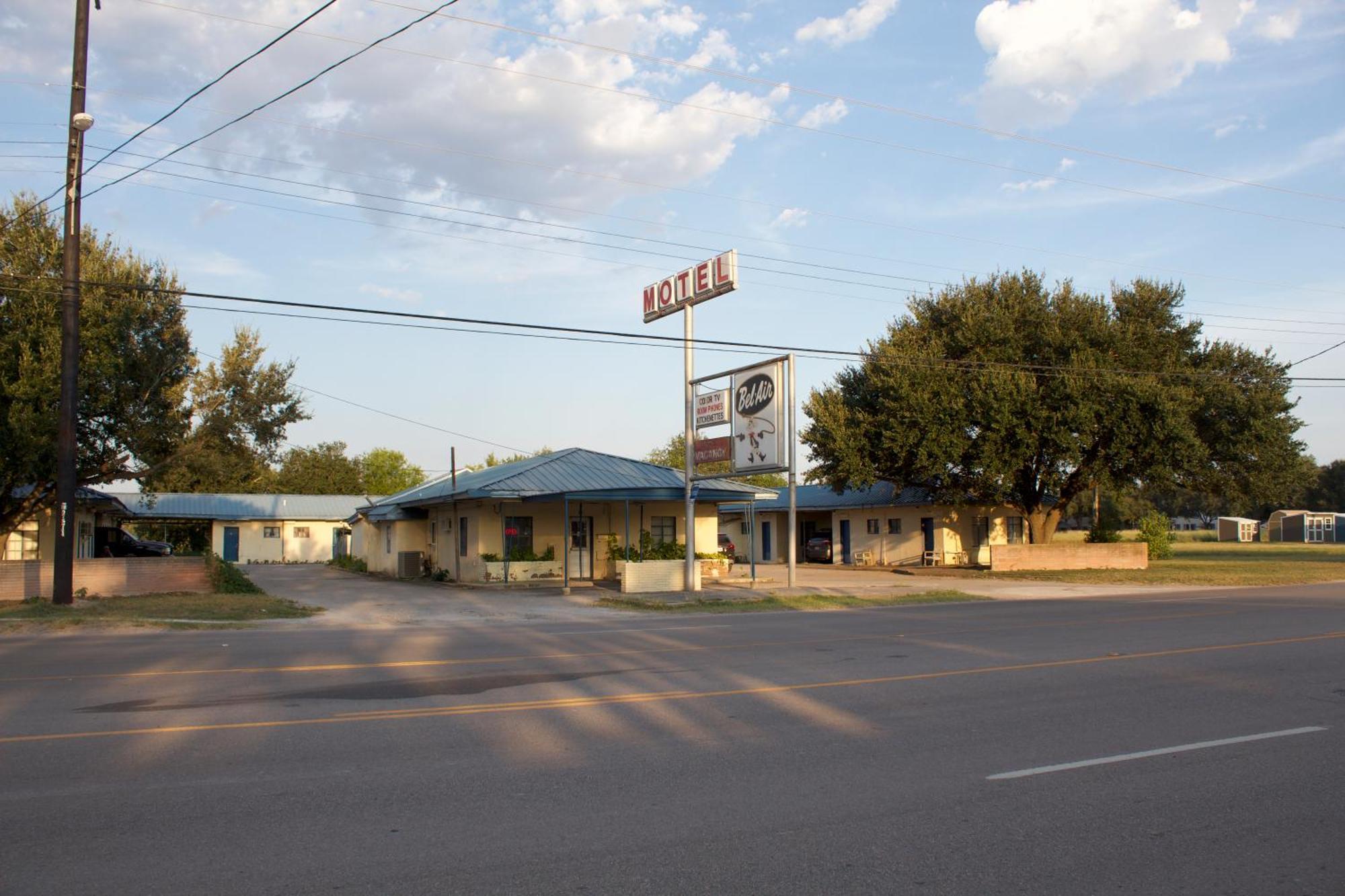 Bel-Air Motel Alice Exterior photo